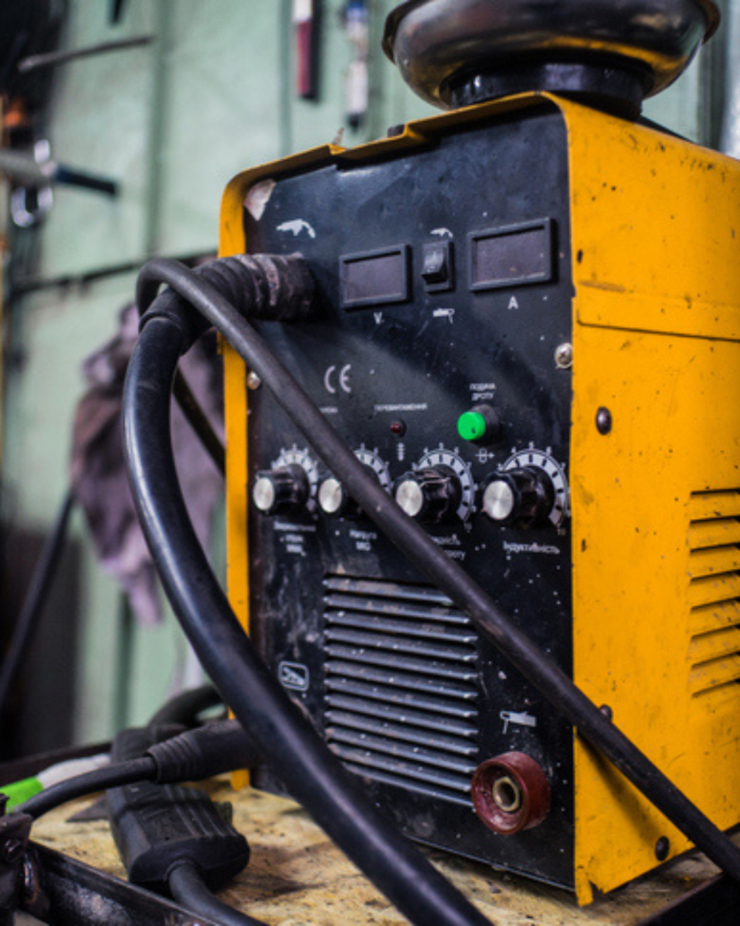 UM SOLDADOR CONSEGUE CANCELAR PENHORA DE MÁQUINAS E COMPRESSOR JÁ QUE EQUIPAMENTOS SÃO NECESSÁRIOS AO EXERCÍCIO DA PROFISSÃO  