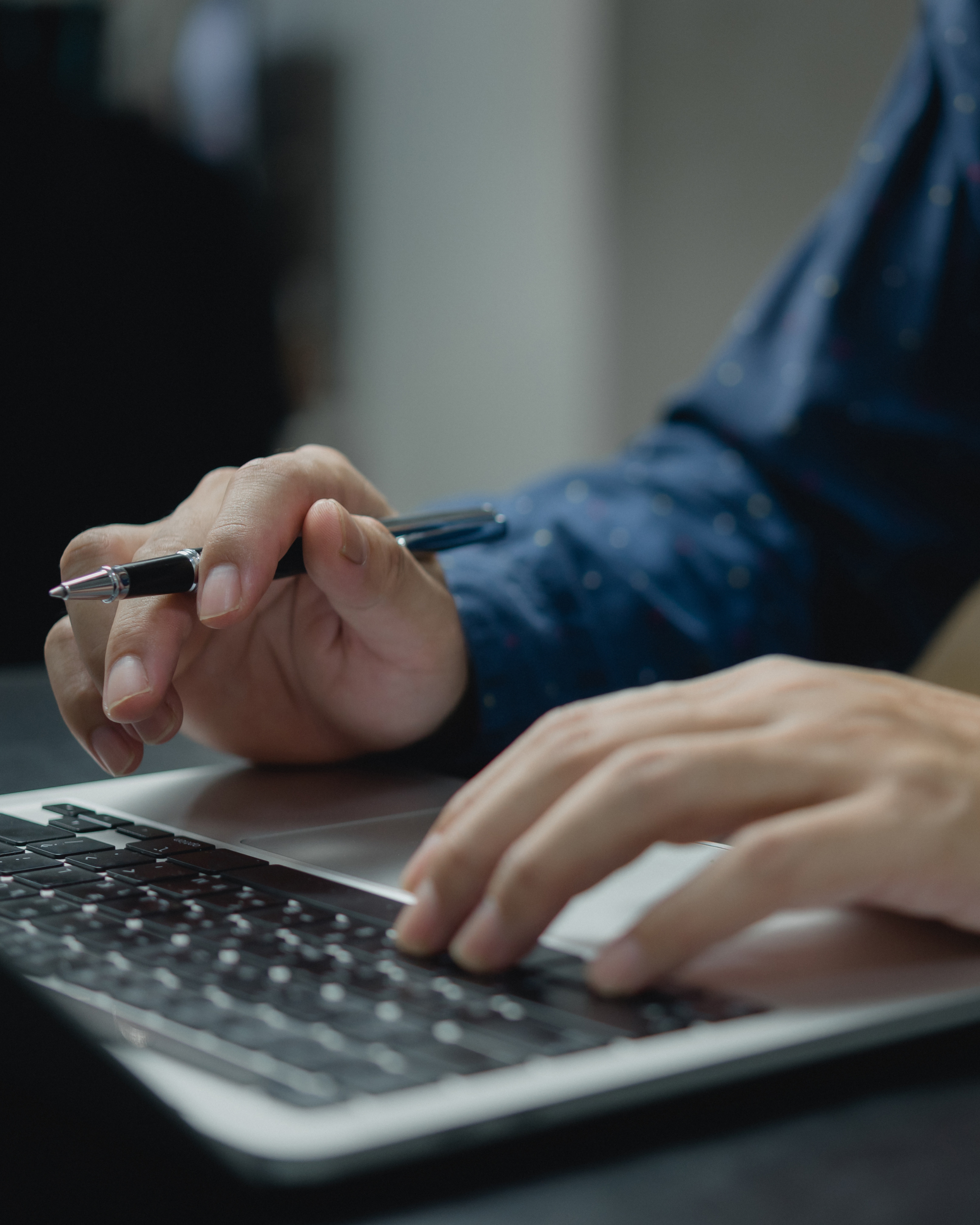 VENDEDOR QUE ENVIOU INFORMAÇÕES SIGILOSAS DA EMPRESA PARA EMAIL PESSOAL TEM DESPEDIDA POR JUSTA CAUSA MANTIDA