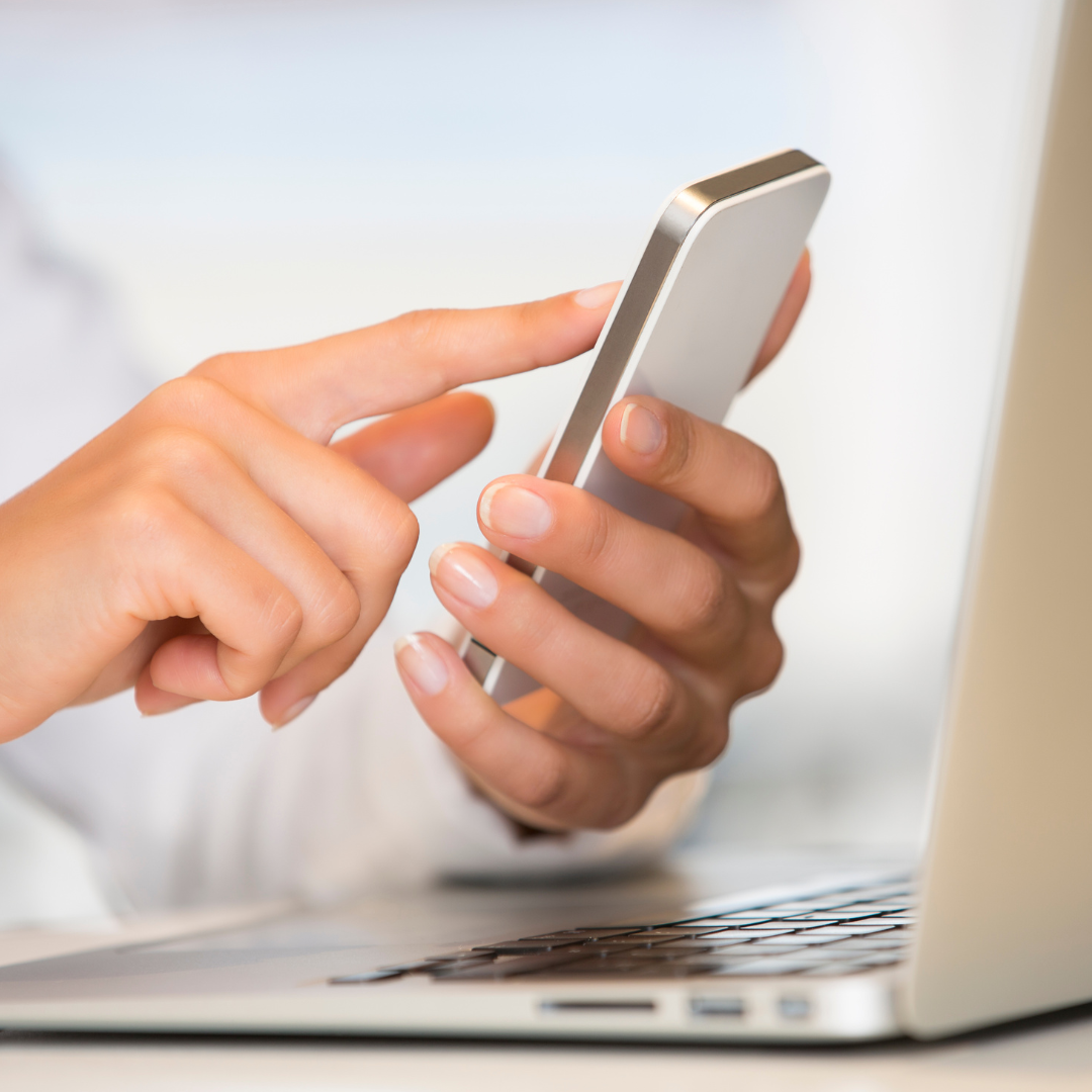 USO DE CELULAR NÃO CARACTERIZA SOBREAVISO QUANDO EMPREGADO NÃO PRECISA FICAR EM LOCAL PREVIAMENTE DETERMINADO À ESPERA DO CHAMADO, DECIDE  7ª TURMA DO TRT4